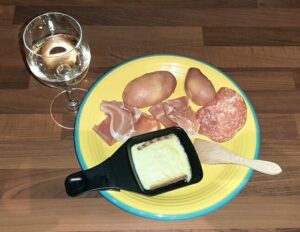 Raclette fromage charcuterie pomme de terre 1