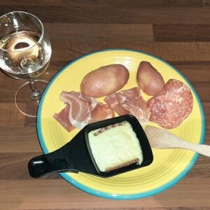 Raclette fromage charcuterie pomme de terre 1