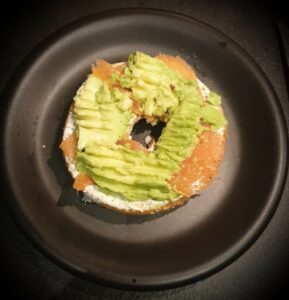 Recette du bagel saumon fume avocat et tomates 4