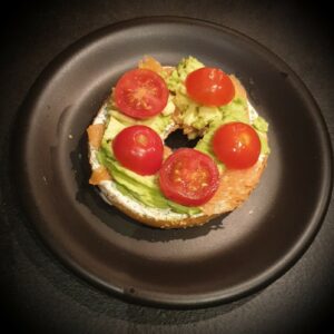 Recette du bagel saumon fume avocat et tomates 5