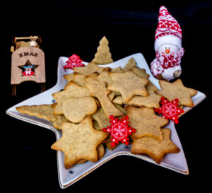 Biscuits de Noel au miel et 4 epices 10 scaled