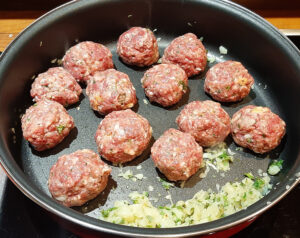 Boulettes de viande à la sauce tomate et mozzarella