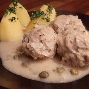 Boulettes de viande aux câpres (Königsberger Klopse)