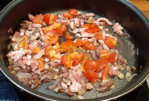 Haricots à l'italienne avec steak à cheval