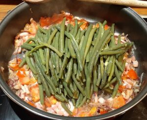 Haricots à l'italienne avec steak à cheval