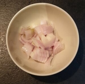 Poêlée asiatique de chou chinois, carottes et champignons