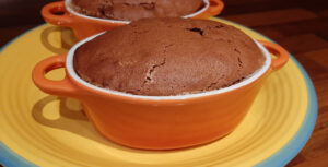 Soufflé au chocolat et aux griottes