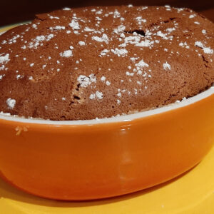 Soufflé au chocolat et aux griottes