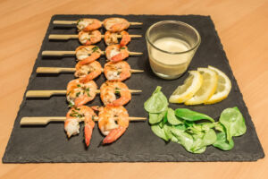 Brochettes de crevettes au vin blanc Saewoo Gotchi