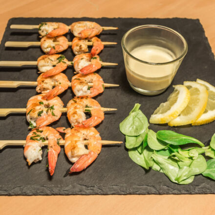 Brochettes de crevettes au vin blanc Saewoo Gotchi