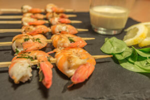 Brochettes de crevettes au vin blanc Saewoo Gotchi