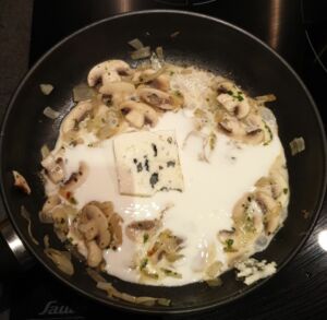 Penne roquefort crème champignons