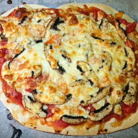 Pizza tomates cerises mozzarella champignons