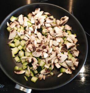 Poêlée courgettes champignons