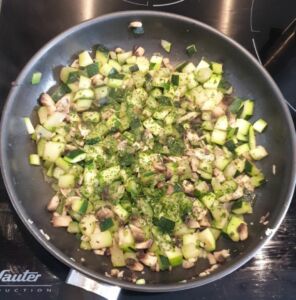 Poêlée courgettes champignons