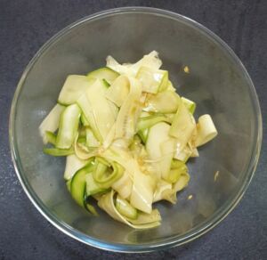 Salade courgettes crues