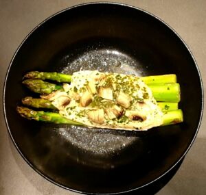 Papillote de saumon aux asperges vertes et champignons