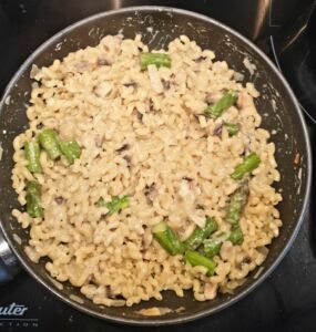 Risotto de coquillettes aux asperges vertes et aux champignons