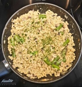 Risotto de coquillettes aux asperges vertes et aux champignons