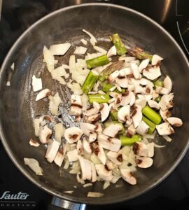 Risotto de coquillettes aux asperges vertes et aux champignons