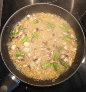 Risotto de coquillettes aux asperges vertes et aux champignons