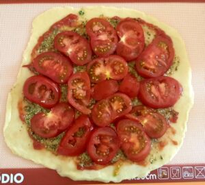 Tarte à la tomate au pesto