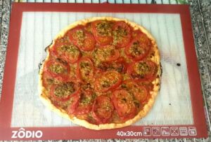 Tarte à la tomate au pesto