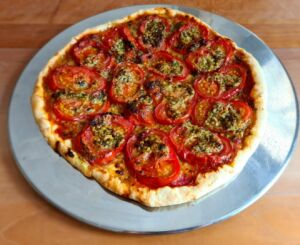 Tarte à la tomate au pesto