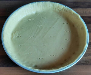 Tarte à la rhubarbe et mangues caramélisées au miel sur pâte sucrée