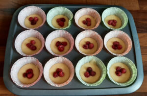 Muffins à la rhubarbe et aux framboises extra moelleux