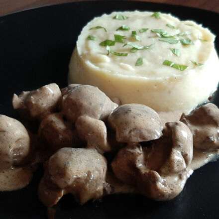 Rognons de veau à la crème fraîche flambés au cognac