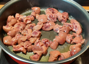 Rognons de veau à la crème fraîche flambés au cognac