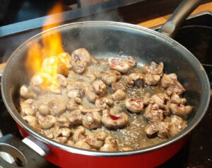 Rognons de veau à la crème fraîche flambés au cognac