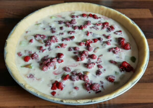 Tarte à la rhubarbe et aux framboises sur pâte sablée