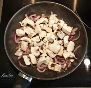 Rougets frits et poêlée de champignons