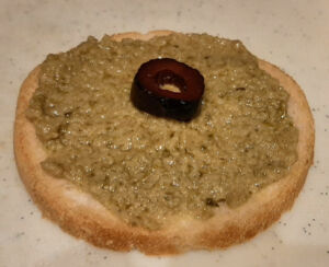 Toast tapenade