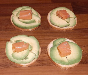 Toast avocat saumon