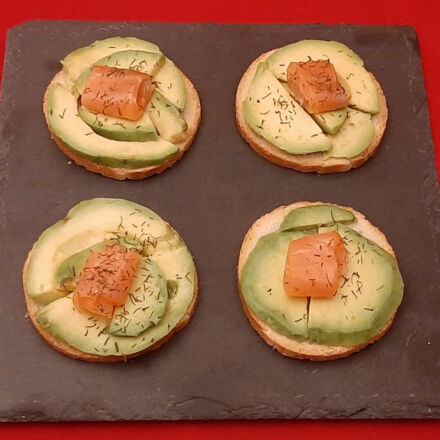 Toast avocat saumon