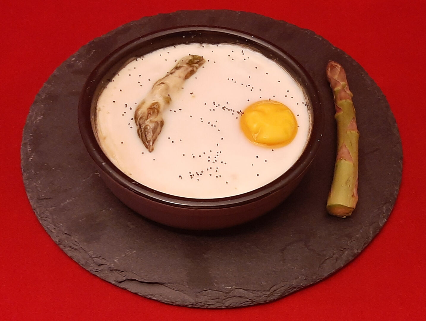 Recette œuf cocotte aux asperges vertes. Entrée chaude pour Pâques.