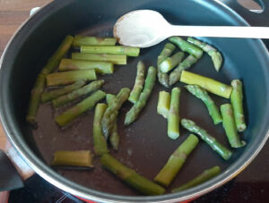 Œuf cocotte aux asperges vertes