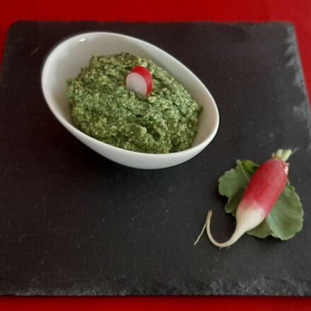 Pesto fanes de radis