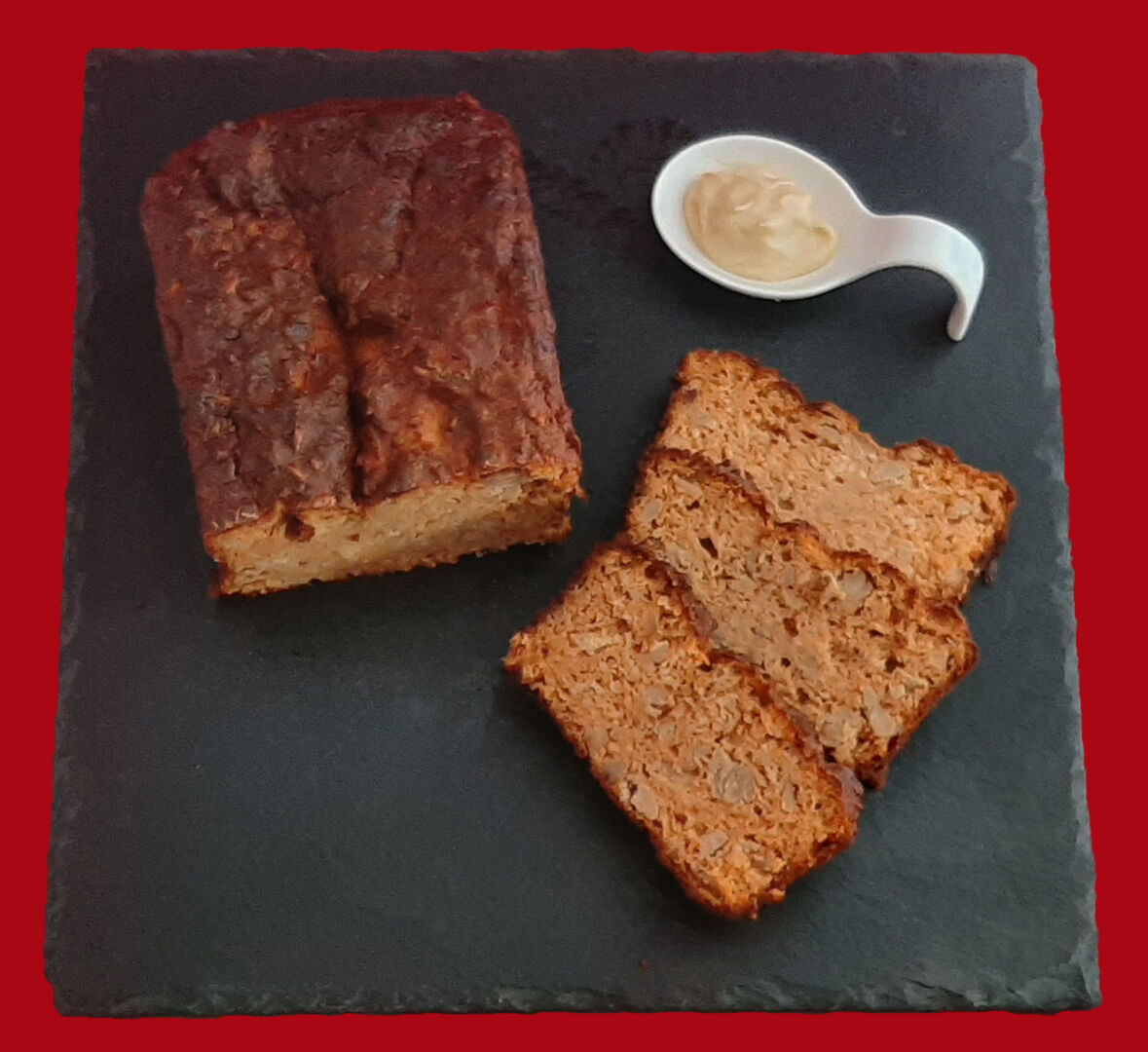 Pain de thon au concentré de tomate. Une recette de cake moelleux