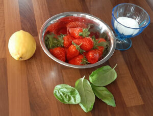 Soupe de fraise basilic