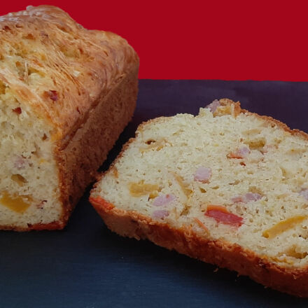 Cake aux poivrons et lardons