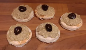 Blinis tapenade