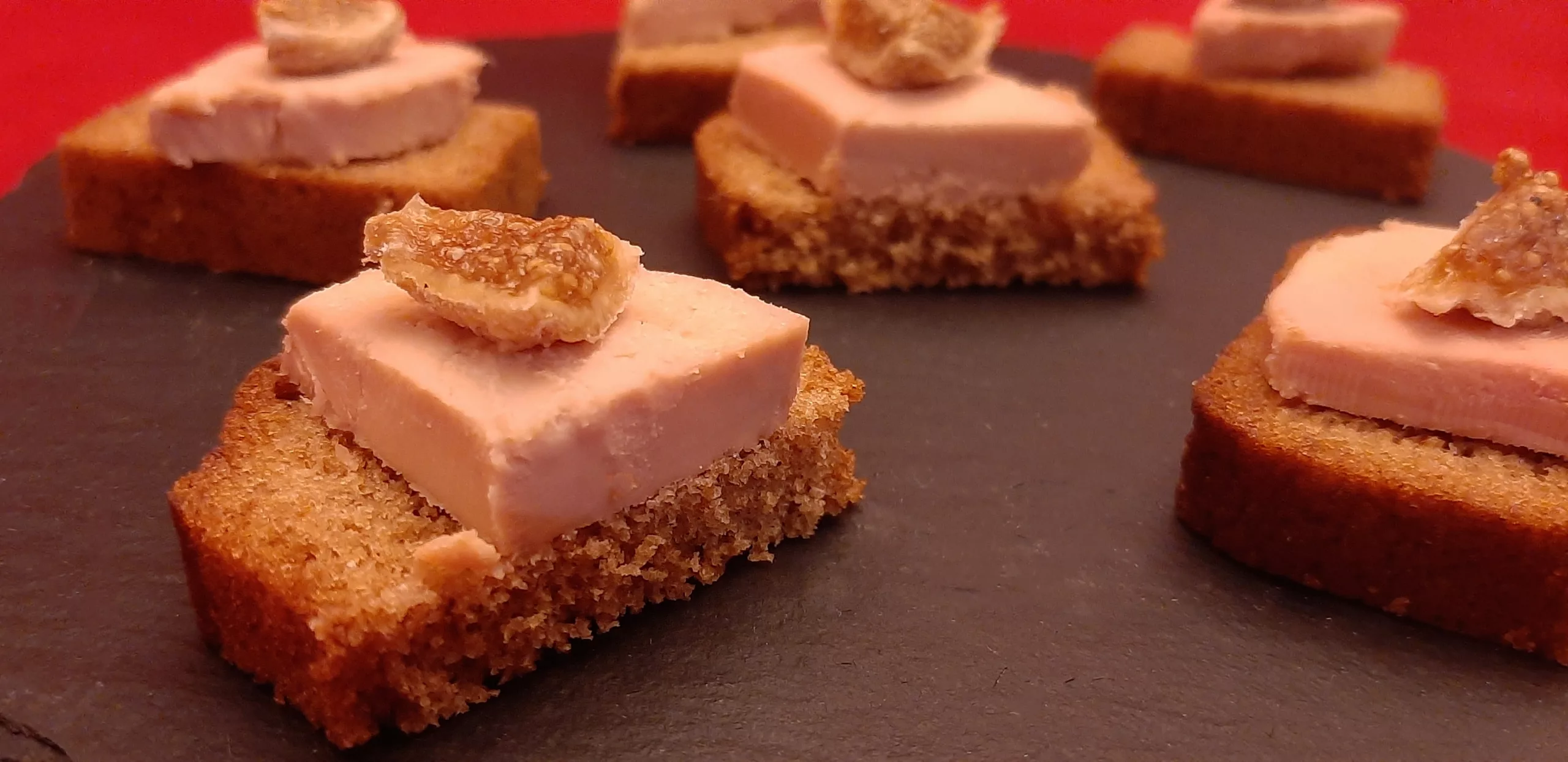 Toasts au foie gras et pain d'épices. Une recette pour l'apéritif