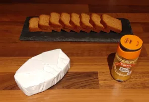 Toasts pain d'épices camembert