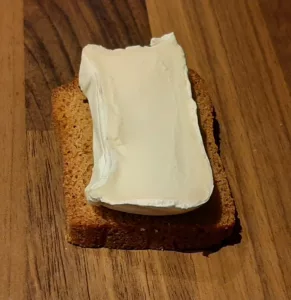 Toasts pain d'épices camembert