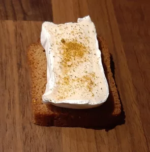 Toasts pain d'épices camembert