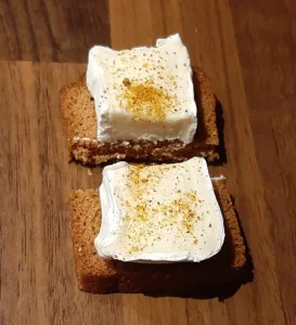 Toasts pain d'épices camembert